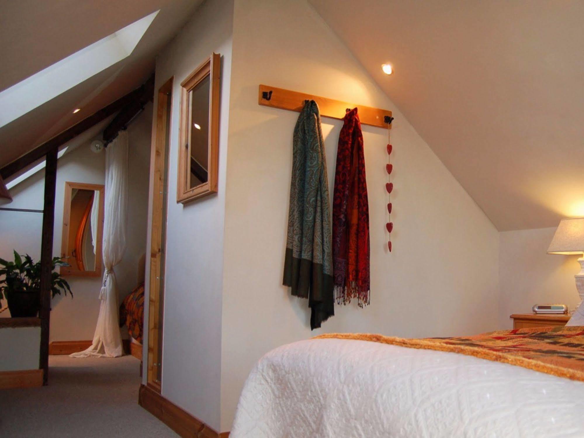 The Old Forge Bed & Breakfast East Kennett Eksteriør bilde