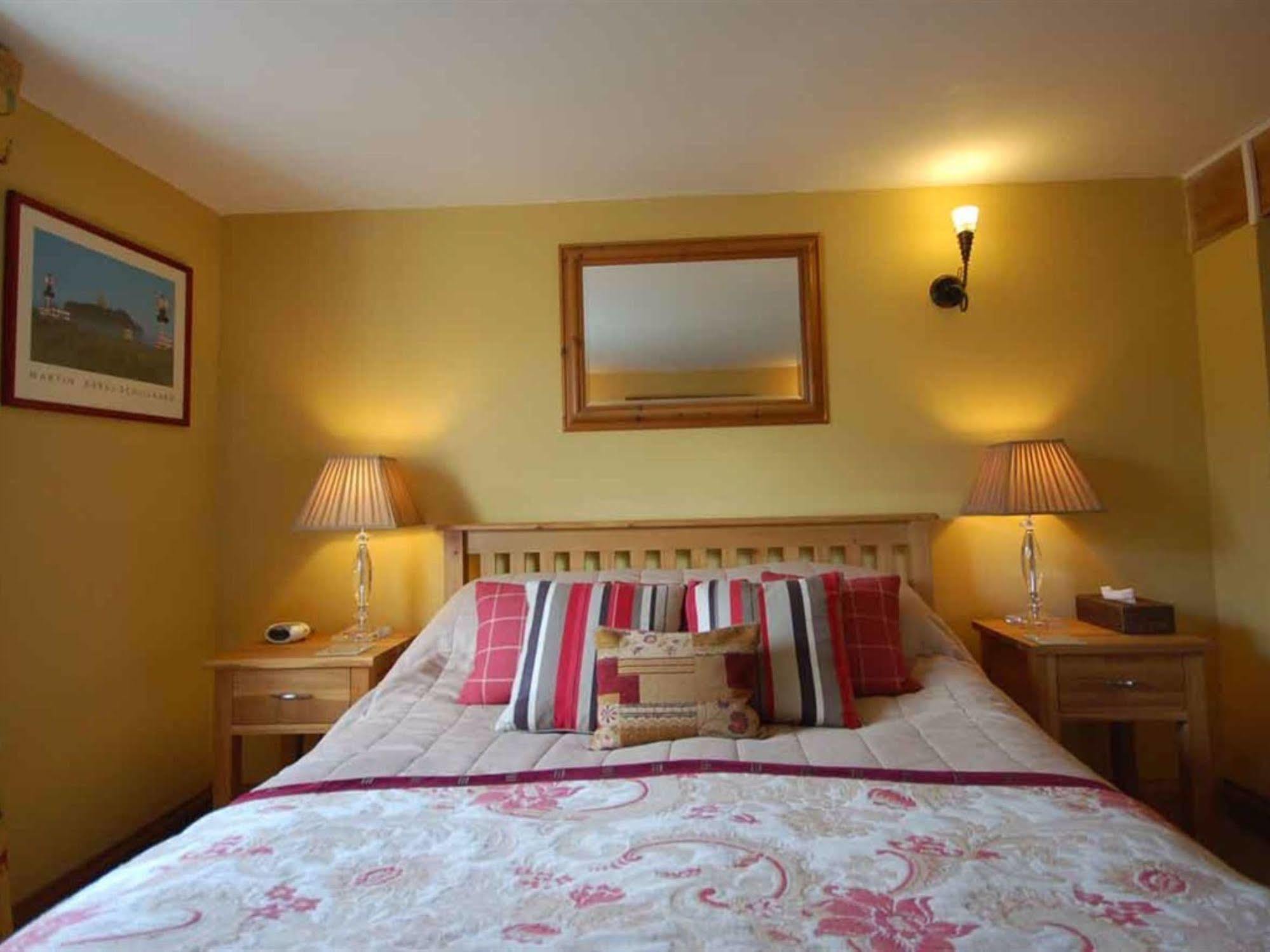 The Old Forge Bed & Breakfast East Kennett Eksteriør bilde